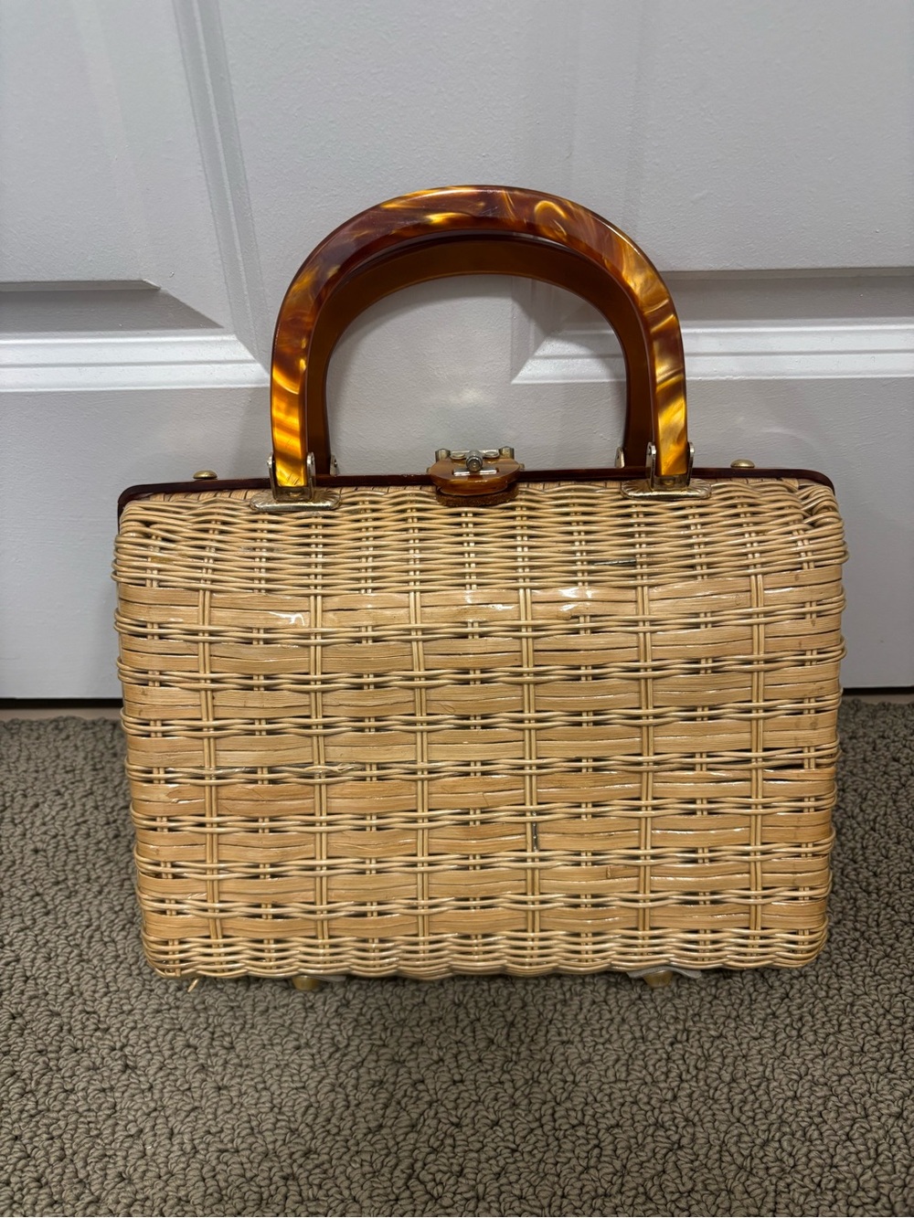 Vintage 1960s Wicker Basket Purse Made in Hong Kong Tortoise Lucite Handle